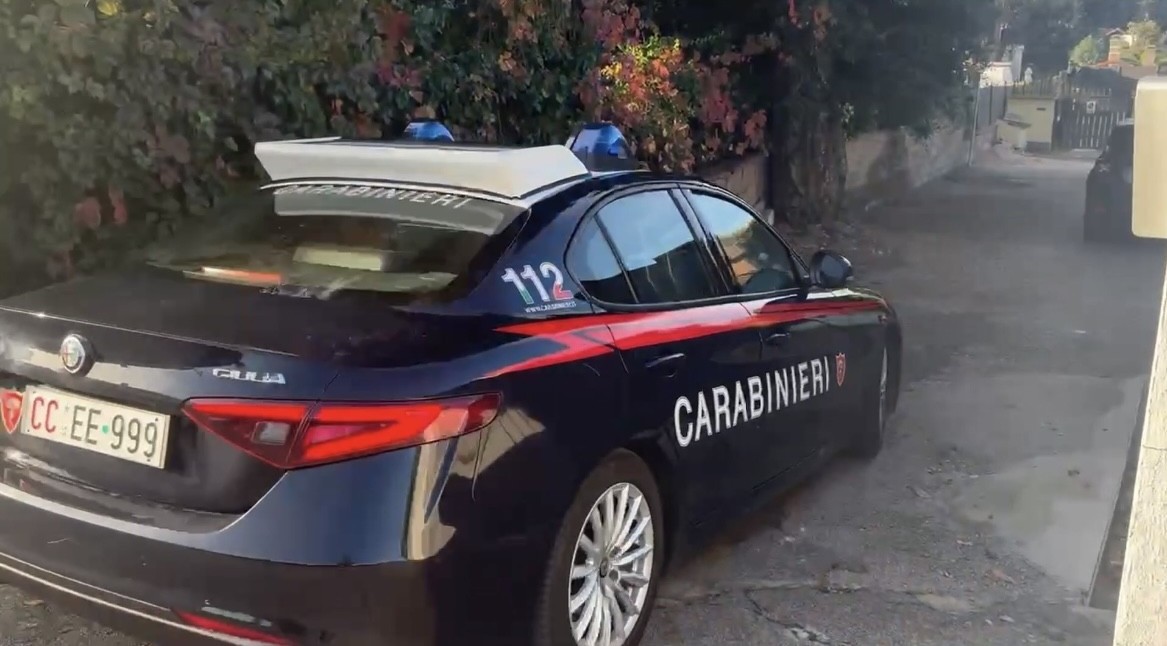 Aggressivo e ubriaco, trasferito in ospedale