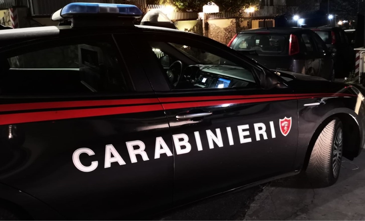Sbarre alzate e luci rosse, accertamenti in corso