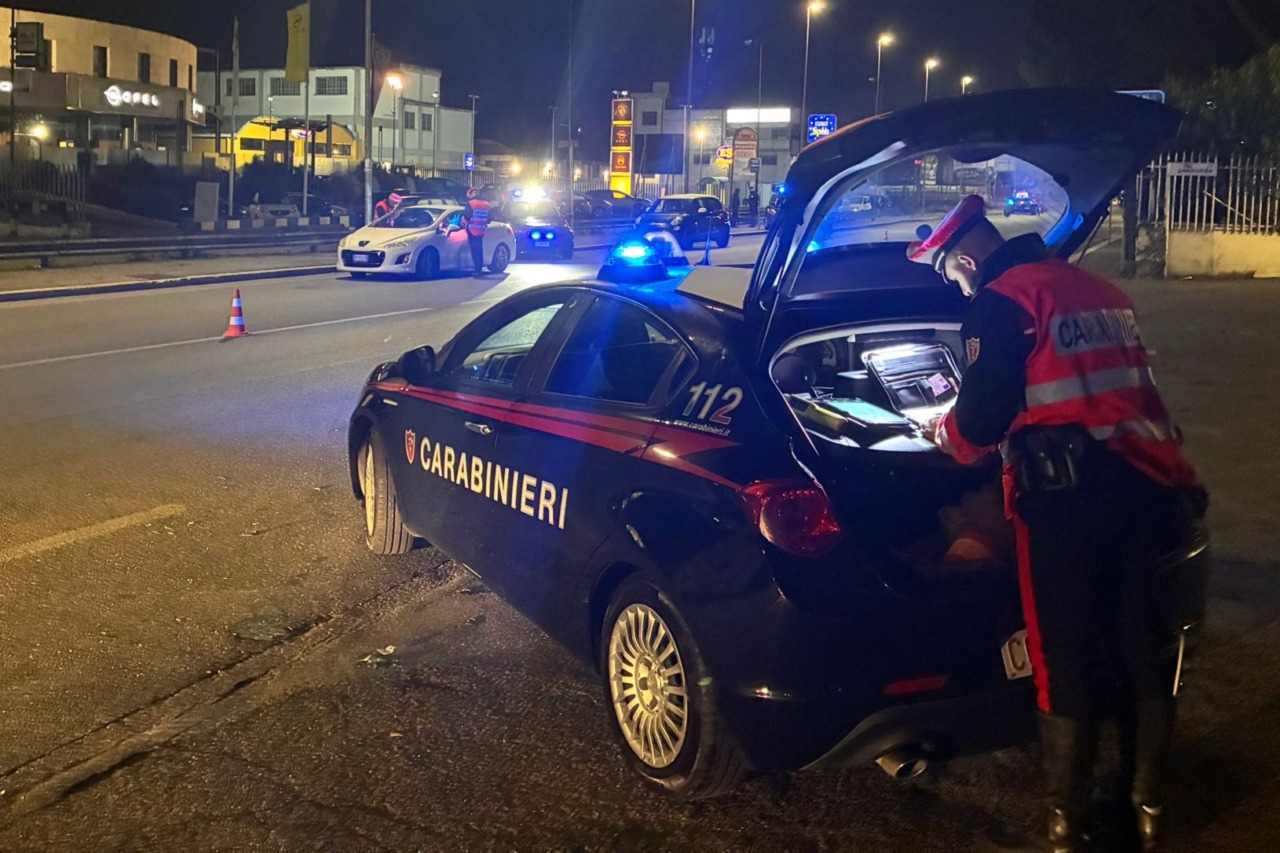 Falsi militari convincono un’anziana a consegnare i gioielli