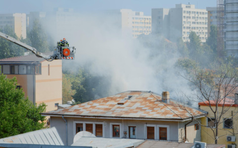 Monte Barone, il Canadair contro le nuove fiamme