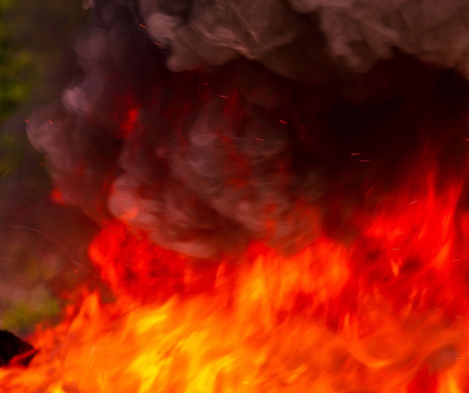 Incendio sul Monte Barone, oltre 120 lanci dei mezzi aerei