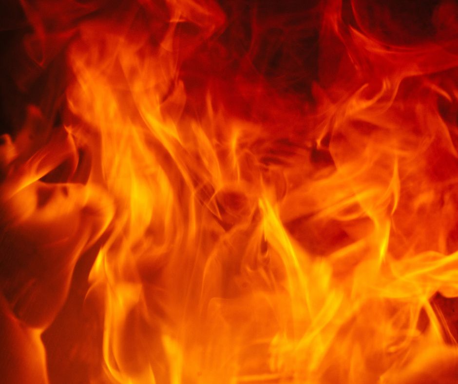 Incendio sul Monte Barone, l’elicottero effettua 30 lanci