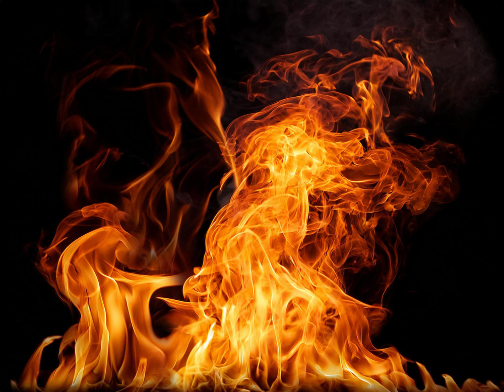 Intervento dei Vigili del Fuoco a Pollone per incendio di sottobosco