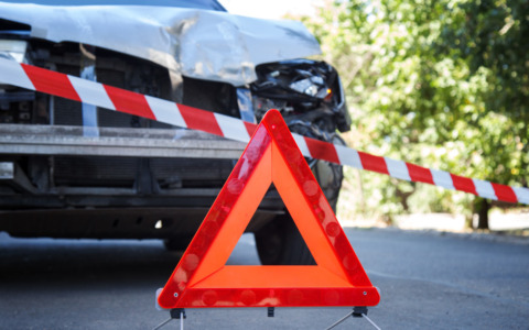 Trattore ribaltato dopo lo scontro, un ferito in codice giallo