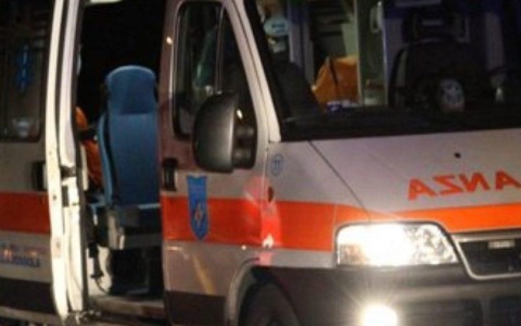 Ciclista ferito alla testa dopo una caduta autonoma