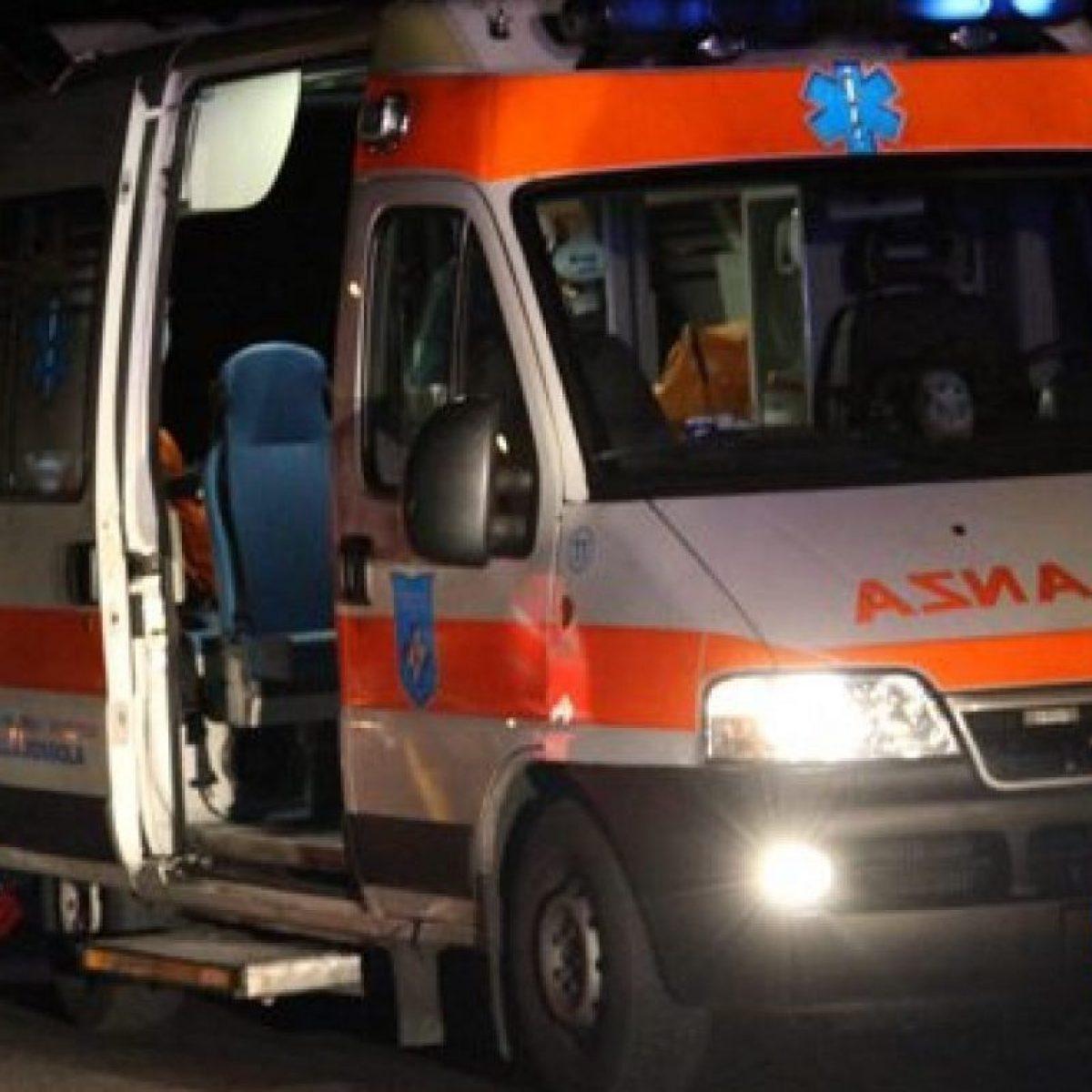 Ciclista ferito alla testa dopo una caduta autonoma
