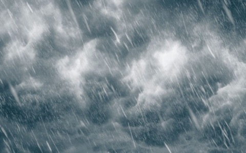 Piogge e temporali in arrivo, calano le temperature