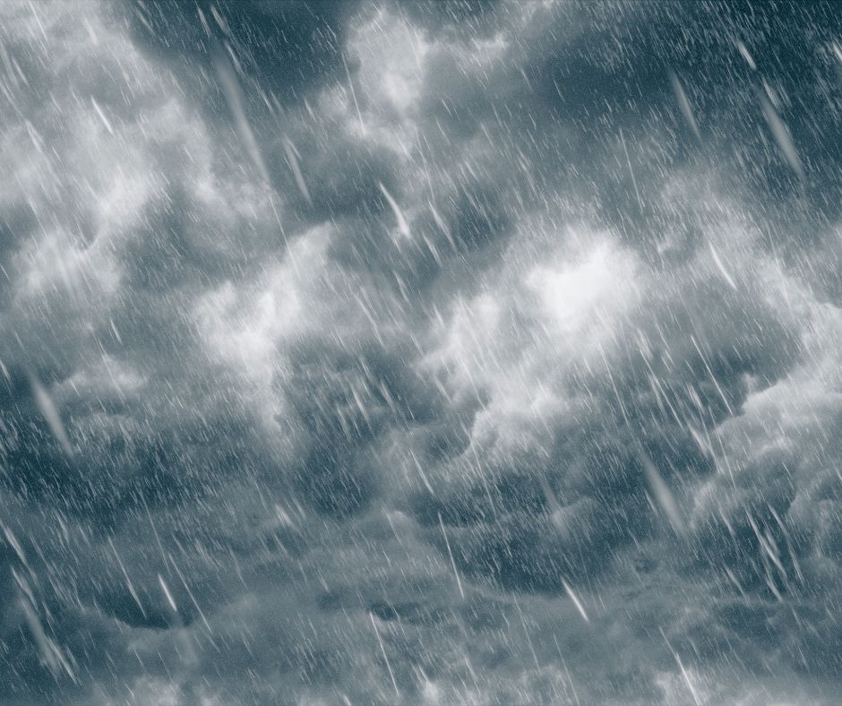 Piogge e temporali in arrivo, calano le temperature