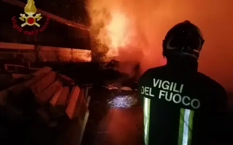 Incendio sul Monte Barone, Vigili del Fuoco impegnati