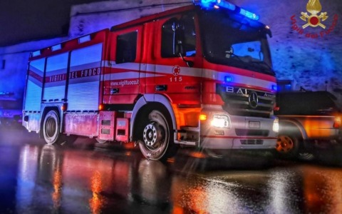 Incendio sul Monte Barone, tre aree ancora presidiate