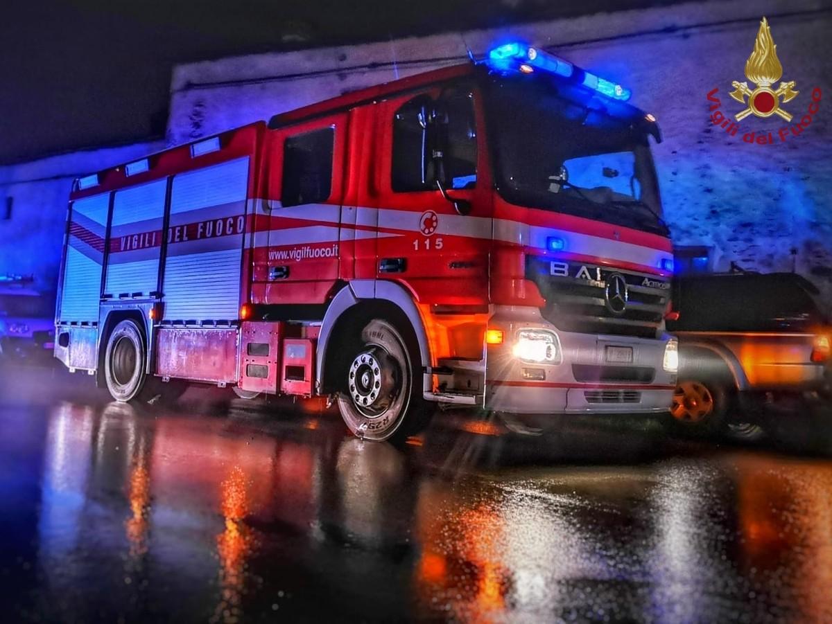 Incendio sul Monte Barone, tre aree ancora presidiate