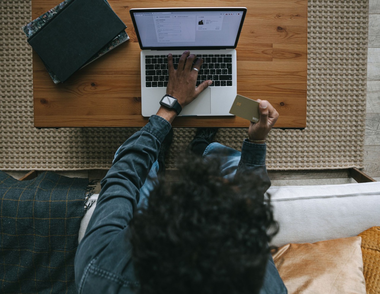 Cinque serate tra truffe online e futuro digitale
